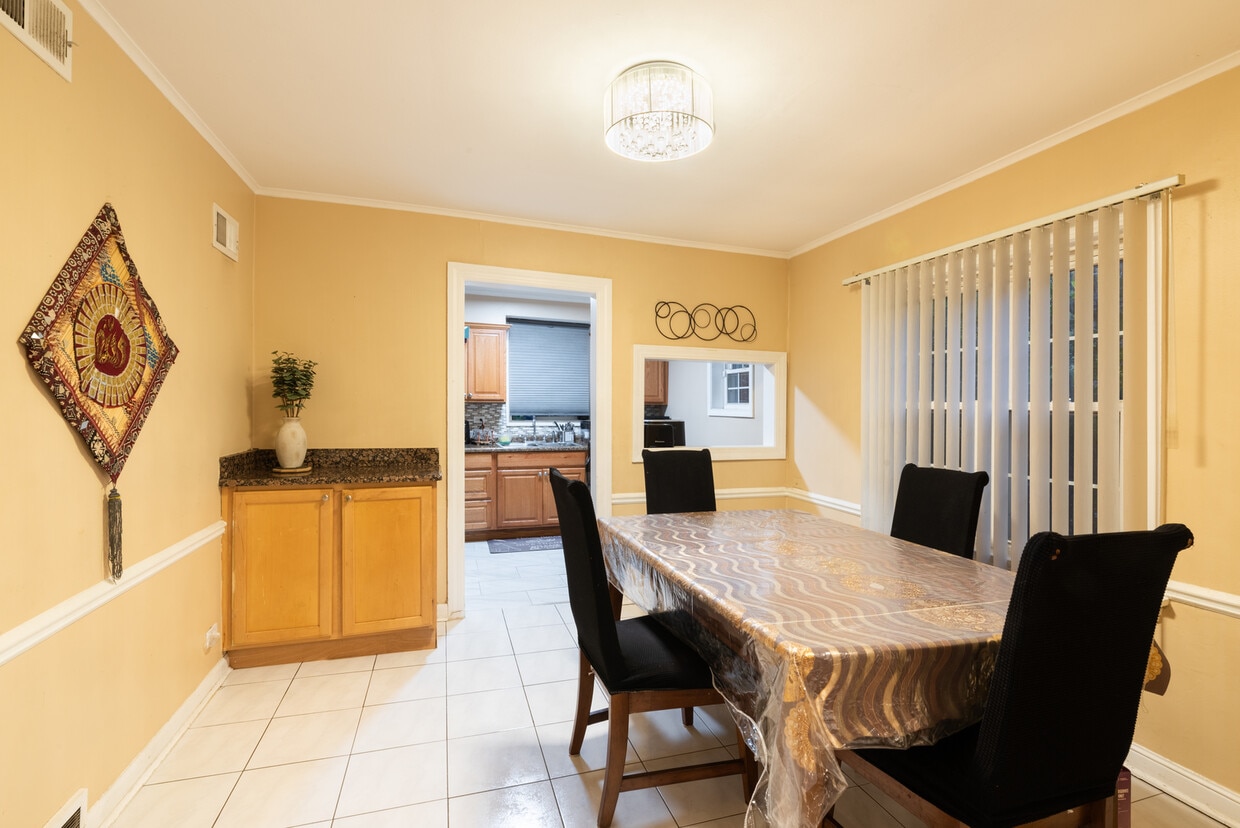 Foto del edificio - 6415 Drake Ave