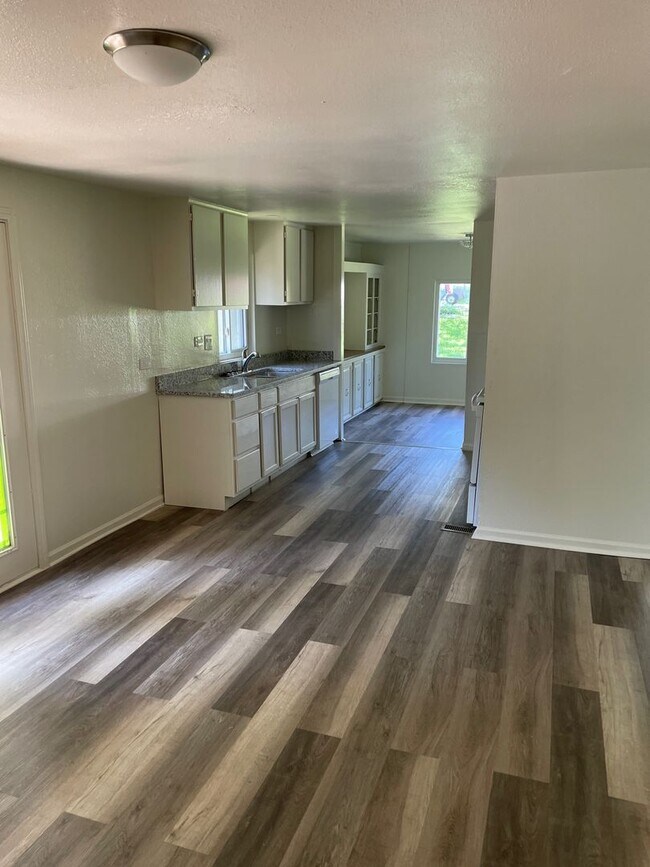 Building Photo - 3BR/2BA Country Home