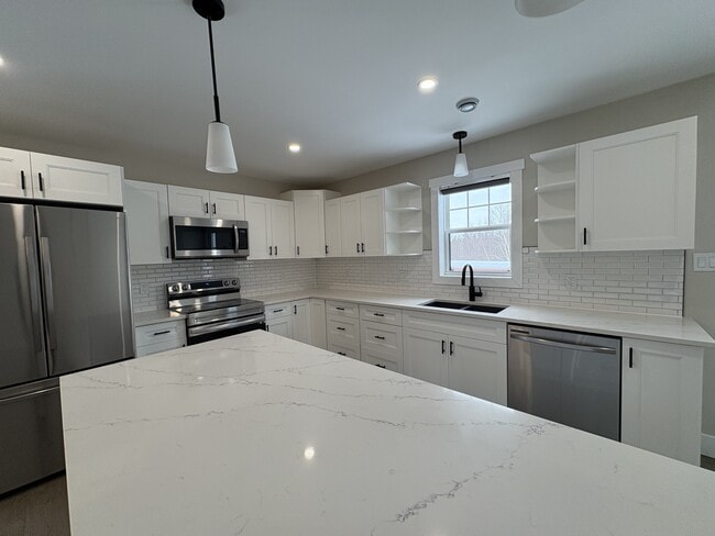 Building Photo - 8 Hobble Ln