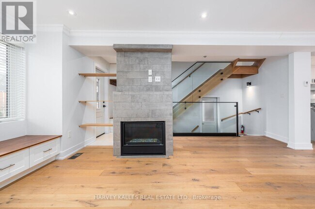 Photo du bâtiment - 175 Lawrence Ave W