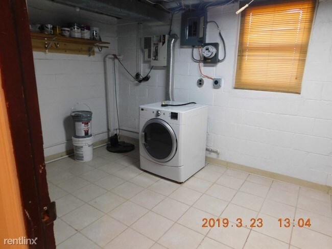 Building Photo - 3 br, 1 bath Townhome - 7859 St. Monica Dr