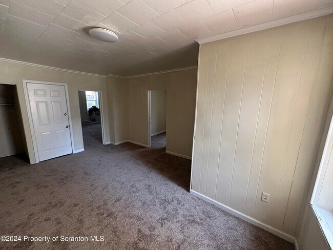 Building Photo - 850 Capouse Ave