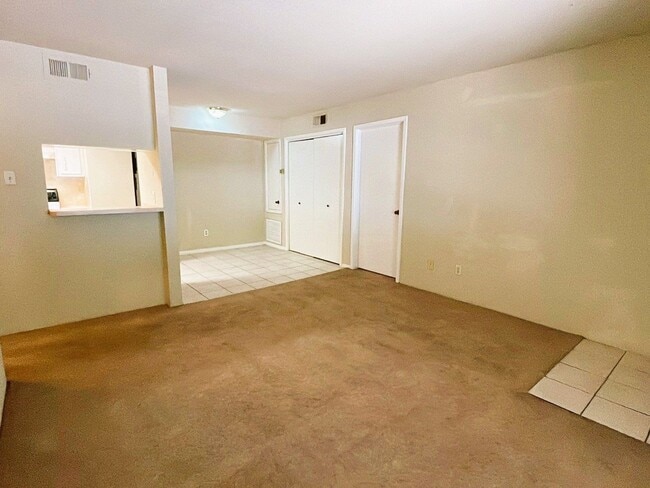 Foto del edificio - 7200 Clarewood Dr