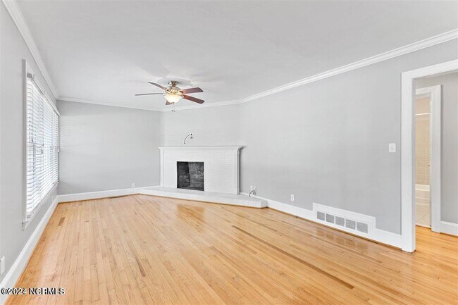 Building Photo - 1104 N Overlook Dr