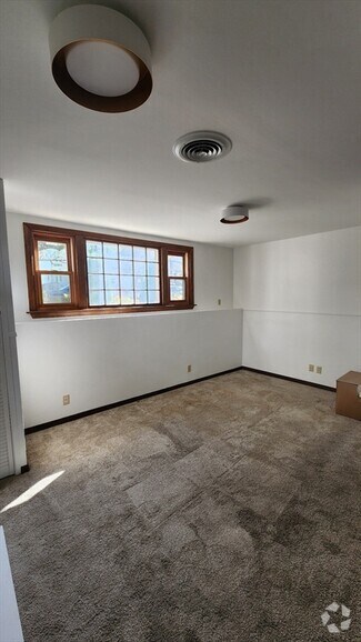 Building Photo - 158 Essex St