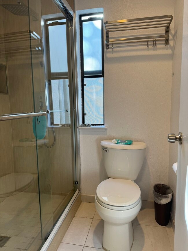 Building Photo - 575 Villa Real