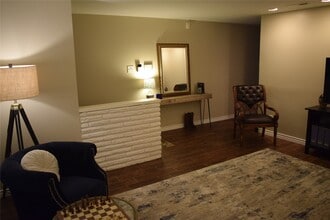 Building Photo - 5742 Southminster Dr