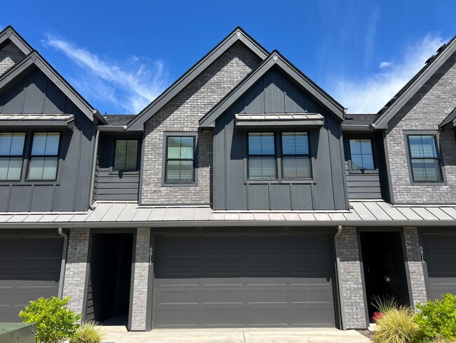 Photo - 6812 NE 131st Way Townhome