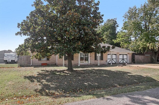 Building Photo - 10516 NW 16th St