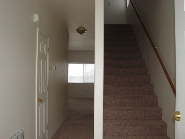 Foto del edificio - 1720-1720 W Peninsula Dr