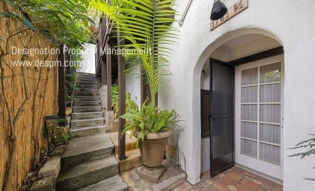 Foto del edificio - 1761 3/4-1764 Griffith Park Blvd