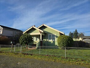 Building Photo - 7214 S Alder St