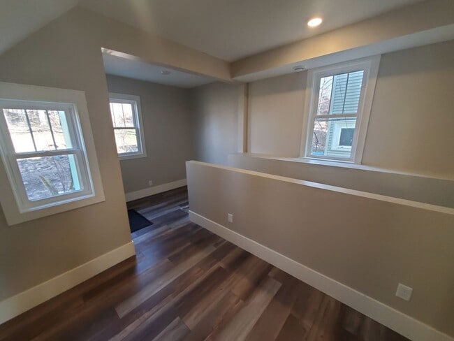 Building Photo - 1719 E 5th St