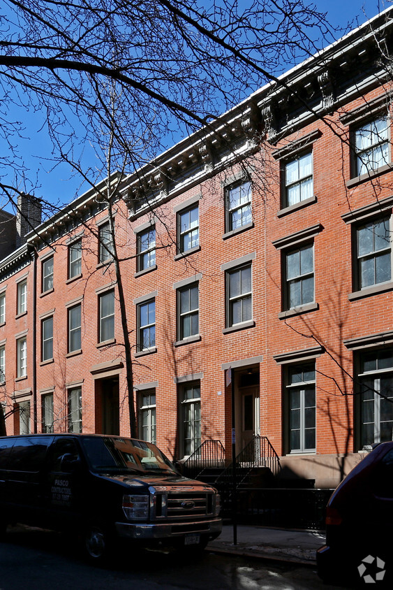 Building Photo - 23 Perry St