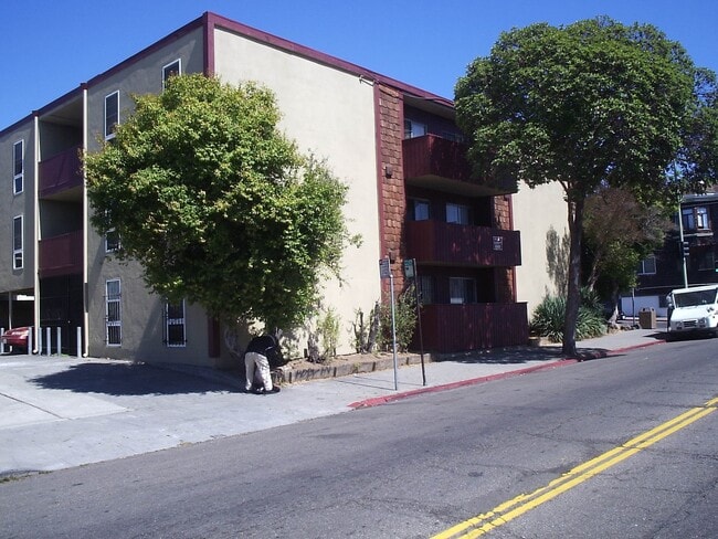 Photo - 1805 8th Ave (Oakland, CA) Apartment
