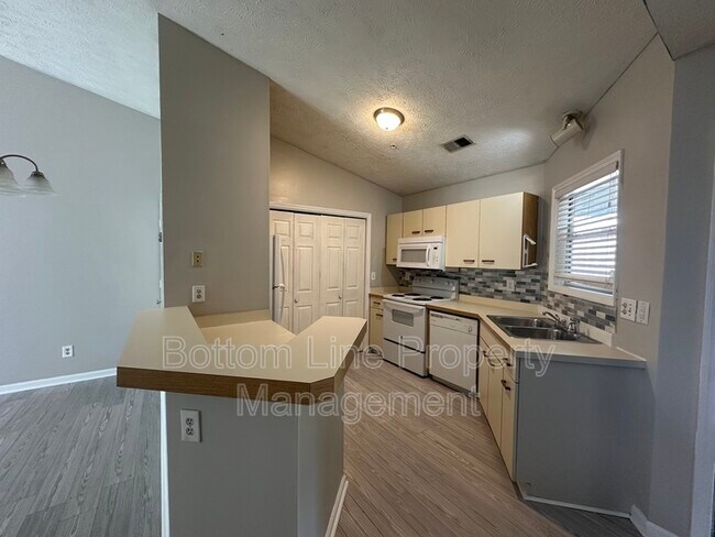 Foto del edificio - 942 Stewarts Creek Dr