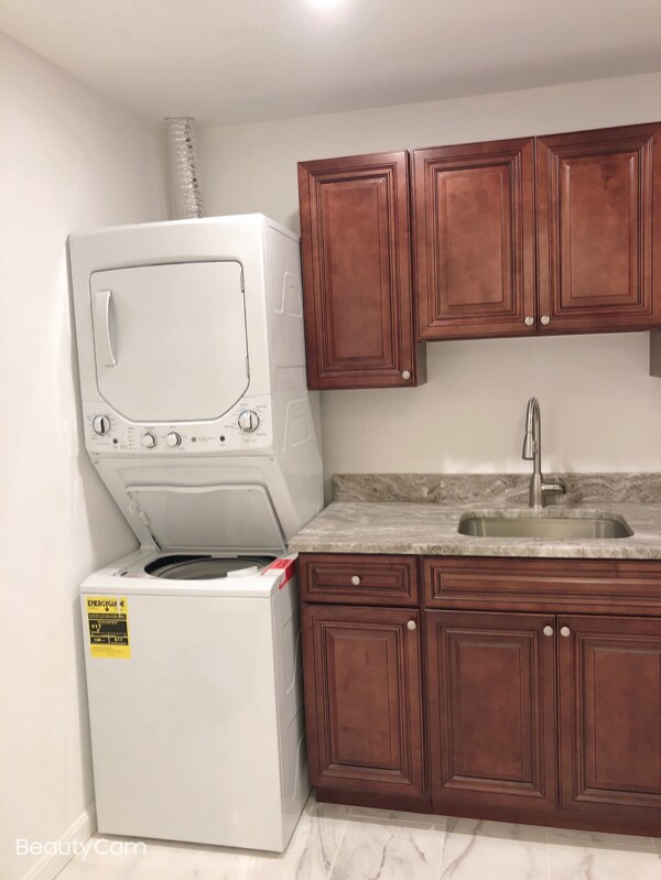 Foto del edificio - 5706 Regal Crest Ct