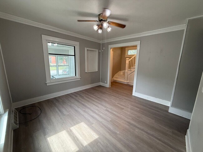 Foto del edificio - Spacious 4-Bedroom Home in the Heart of La...