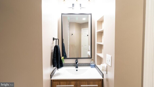 Building Photo - 692 Winding Stream Way