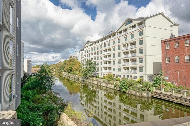 Foto del edificio - 2 Leverington Ave