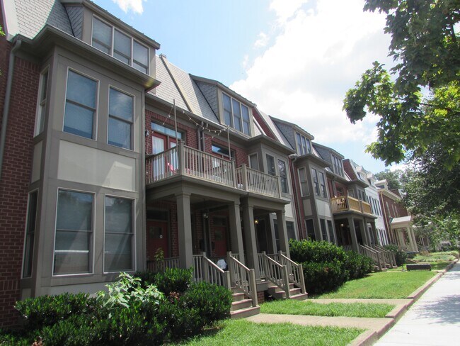 Foto del edificio - 2628 W Grace St