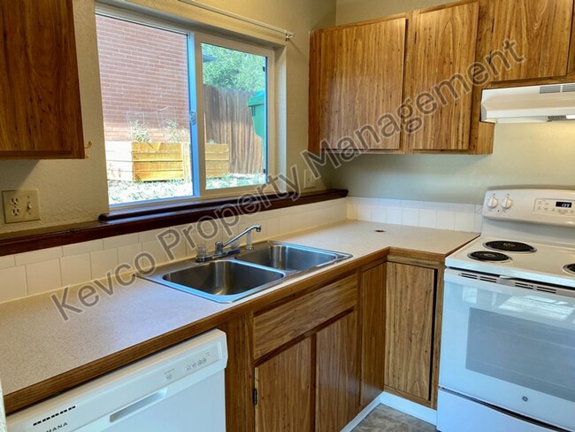 Foto del edificio - 620-622 Endicott St
