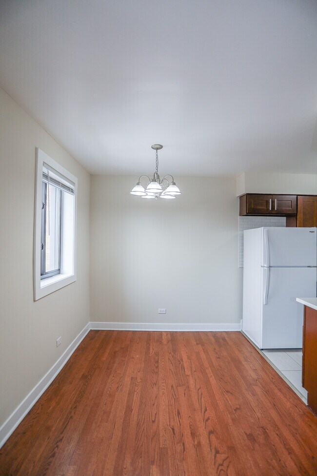 Building Photo - 5841 N Winthrop Ave
