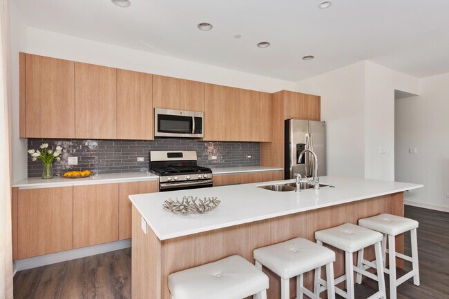 Foto del edificio - 8465 W Grand Ave