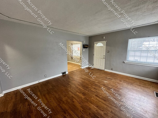 Building Photo - 4040 Costa Ave NE