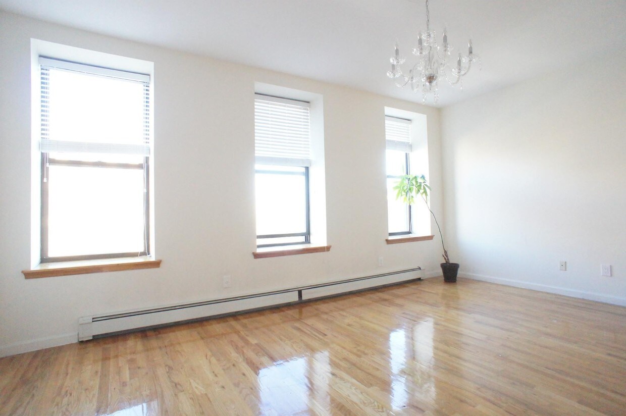 Primary Photo - 2146 Fifth Avenue