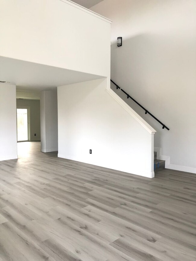 Building Photo - Southwest Bakersfield Home