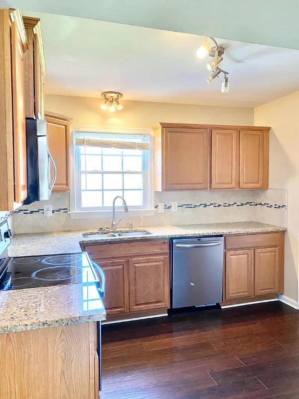 Foto del edificio - 14 Rendon Dr