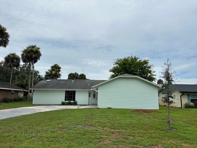 Building Photo - 702 Green Rd