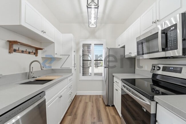 Building Photo - Unit 212