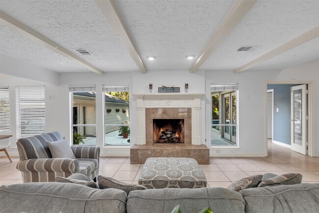 Foto del edificio - 24102 Northcrest Dr