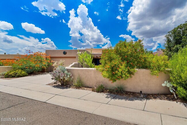 Foto del edificio - 9020 N Jessy Ln