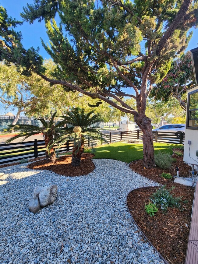 Building Photo - 10811 Farragut Dr