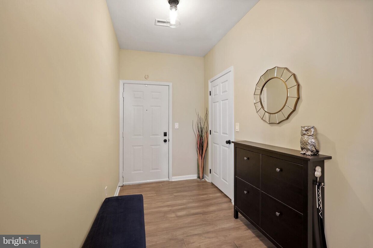 Primary Photo - 14301 Grape Holly Grove