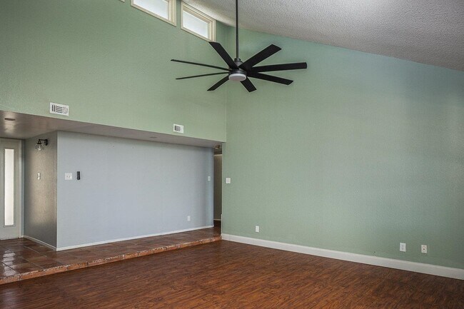 Building Photo - 109 Quail Creek Dr
