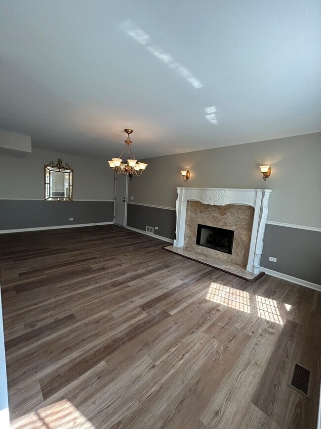 Building Photo - 1381 Laurel Oaks Dr