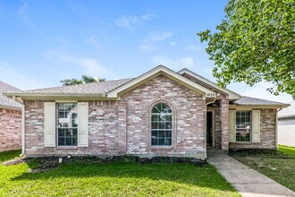 Building Photo - 1433 Spicewood Dr