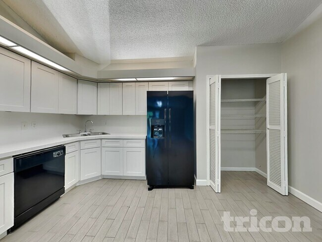 Foto del edificio - 1885 Ontario Ct