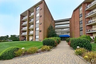 Building Photo - 1302 Capella S