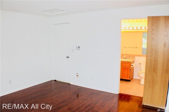 Foto del edificio - 2 br, 1 bath House - 122 SW 116th St #C31