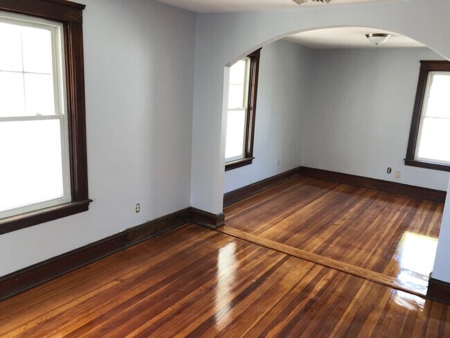 Building Photo - 77 Elder St