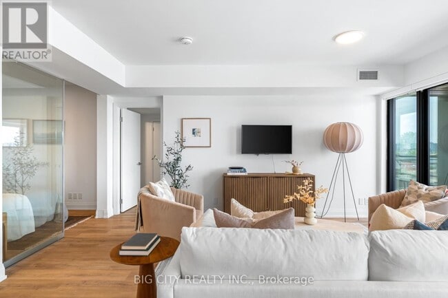 Building Photo - 36-436 Brentcliffe Rd