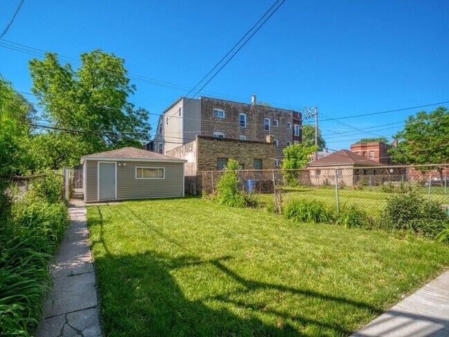 Foto del edificio - 1649 W Garfield Blvd