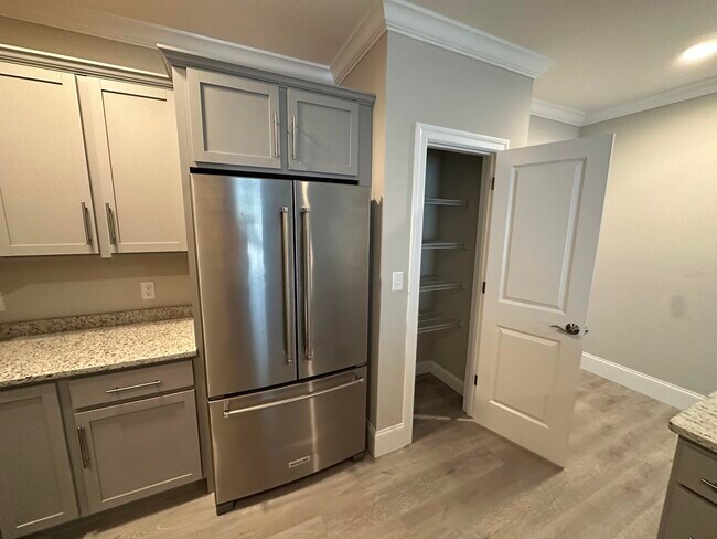 Foto del edificio - 2 Henry David Dr