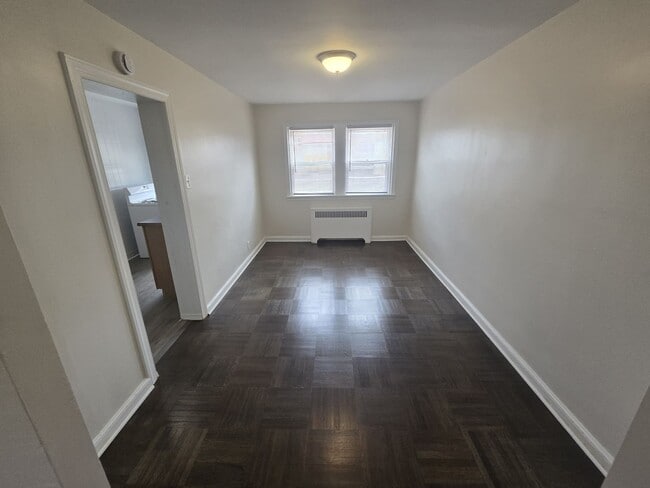 Building Photo - Spacious, Private, A Must-See Home in a Pr...