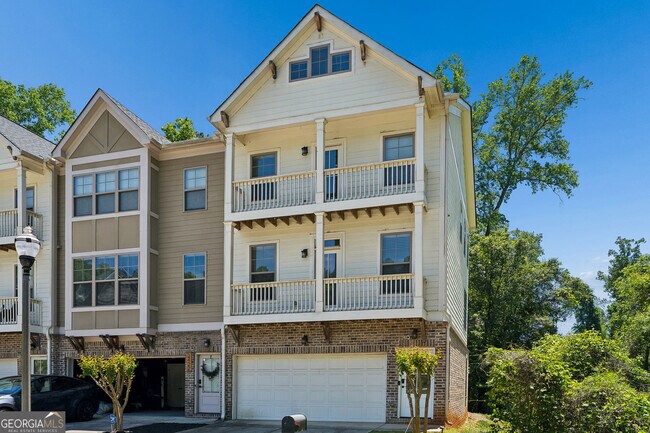 Foto del edificio - 2424 Misty Hollow Pl